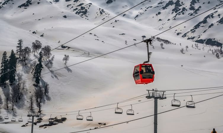Skiing facilities Resort in Gulmarg